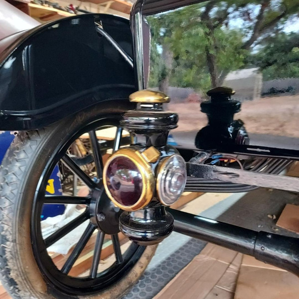 15 Tail lamp.jpg