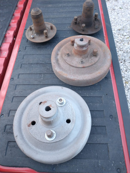 wire wheel hubds.jpg