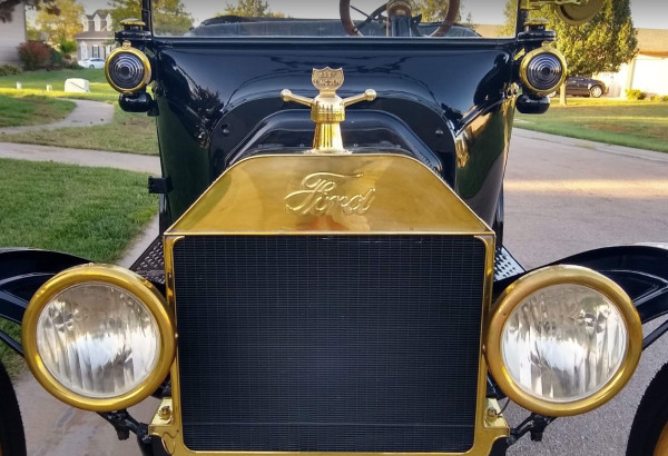 1915 Runabout brass Baby Lincoln hood ornament.jpg
