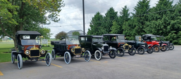 Of course the customary pic of our cars gathered in lineup. Looks good don't it? LOL