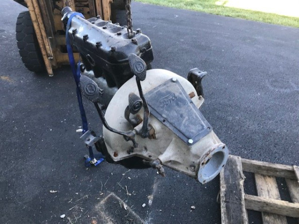 Model T engine 1912 Pedals.jpg