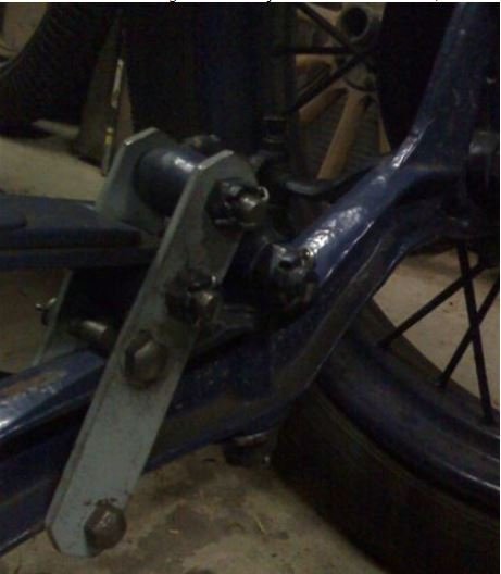 front spring shackle  bracket.JPG