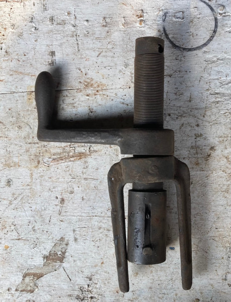 T Rear Axle bearing sleeve puller