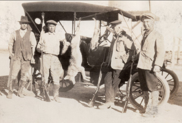 1911 T in Mojave 1923.jpg