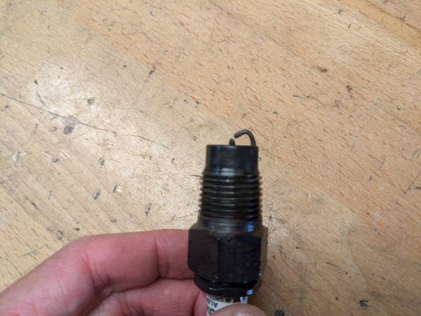 plug 2.jpg