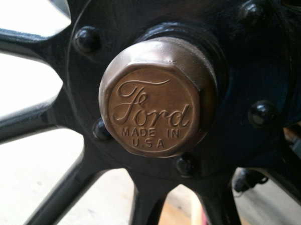 1913 Hubcap.jpg