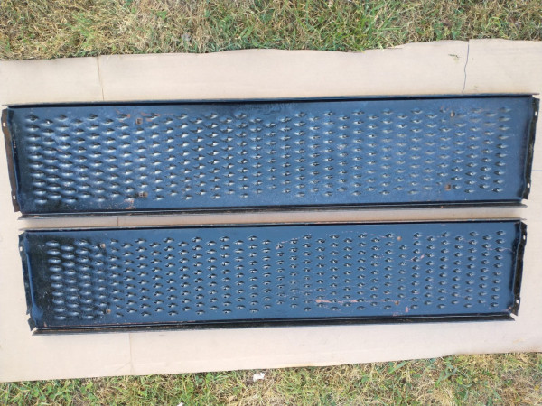 26 running boards 2.jpg