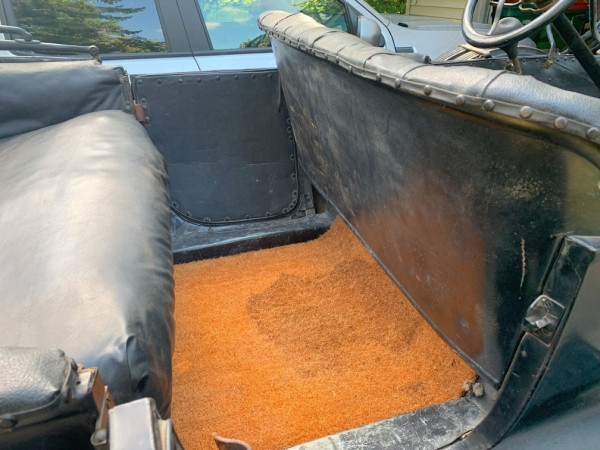 seat_rear_floor.jpg