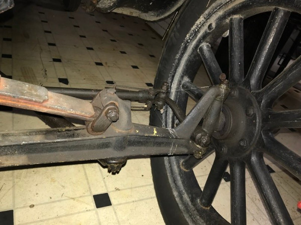 Front Axle Left.jpg