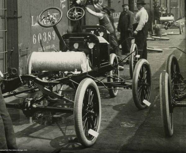 1915 ford chassis during delivery and knock down for rail .png
