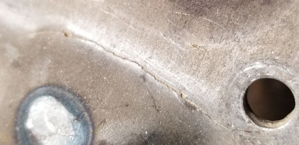 crack near fan mount bolt.jpg