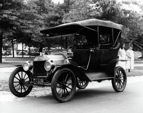 1920s-model-t-ford-touring-car-vintage-images.jpg