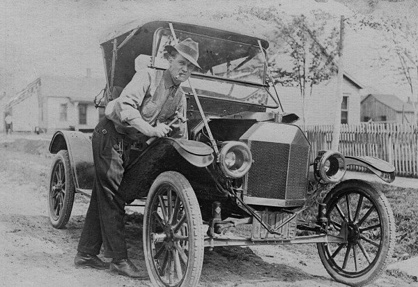 1911 torpedo V radiator and one piece spindle.jpeg