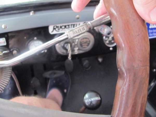 Ring finger on throttle.jpg