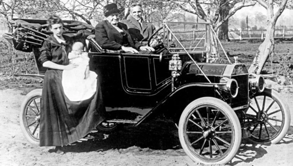 Henry in a 1912.png