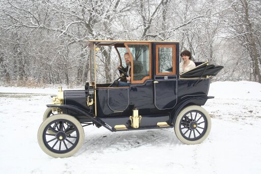 Dad and Tara in the 1914 on her wedding day- 12-12-2015.jpg