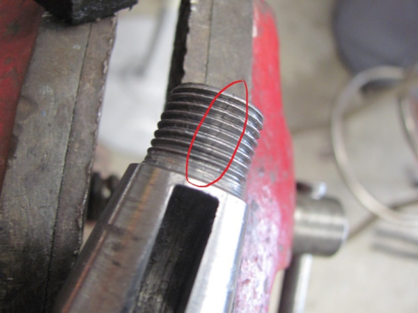 crack in threads.jpg
