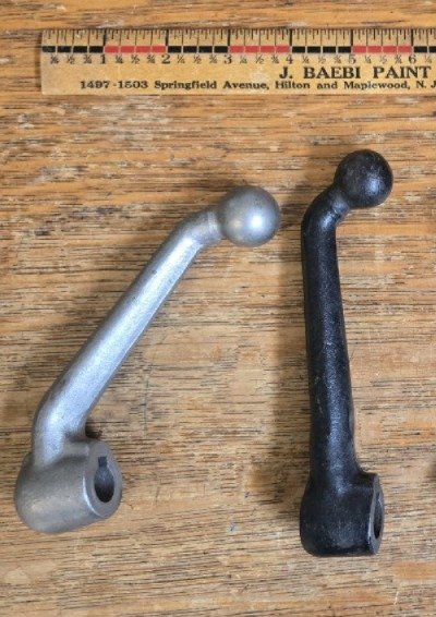 Pitman arm on Left-Unknown arm on right.JPG