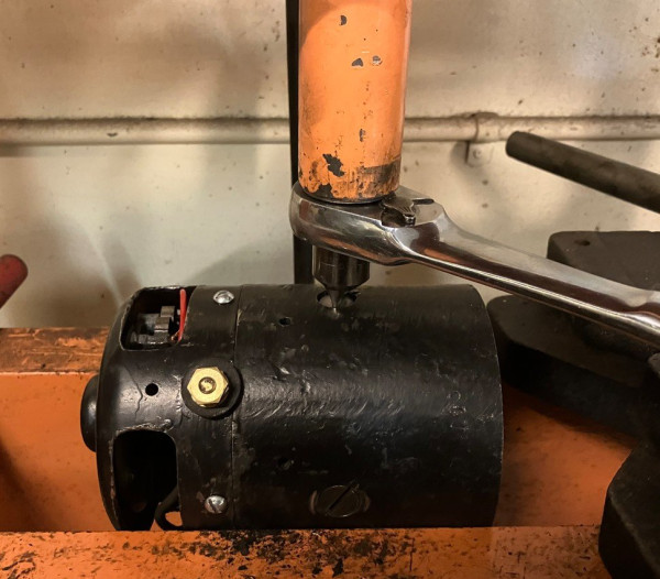 Pole Screw.jpg