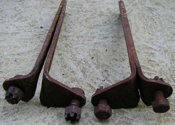 1915-1916CanadianFirewallBrackets.jpg