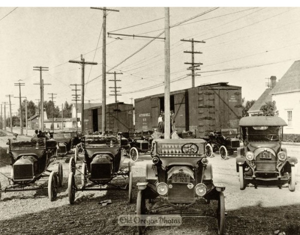 boxcar 1915 Oregon City.jpg
