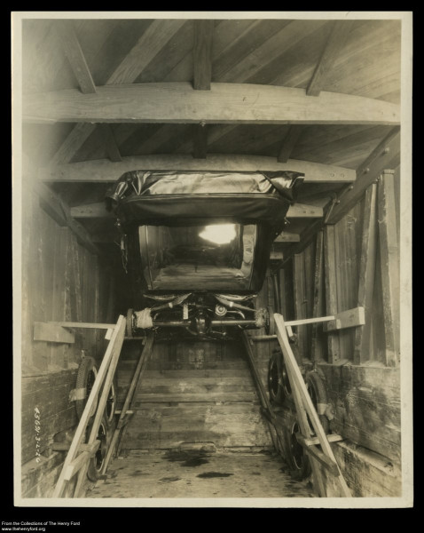 Boxcar 1925 touring loaded.jpg