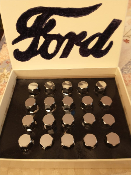 T lug nuts.jpg