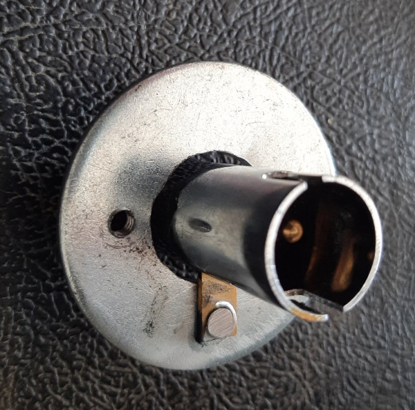 Headlight socket reorientation 5.jpg