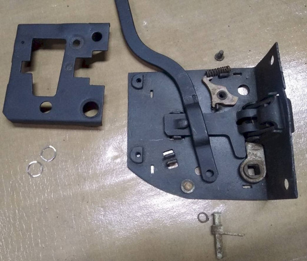 Driver latch 06.jpg