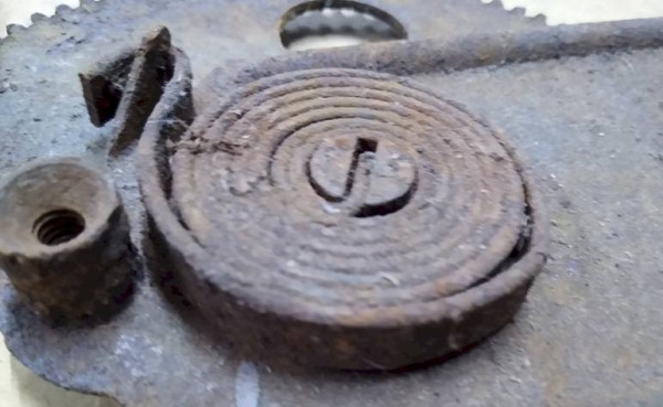 Right latch 02.jpg