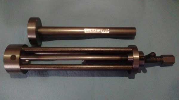 finished sleeve puller and dummy axle.gif