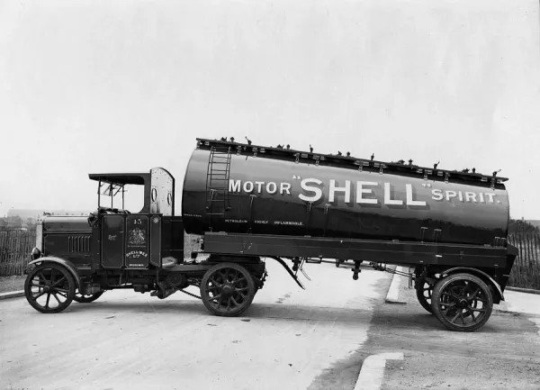 1926-scammell-petrol-tanker.jpg