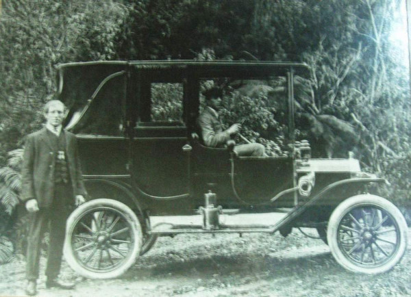 1912_Model_T_Ford_Touring_Car-sept21 b.jpg