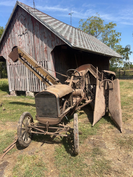model t corn picker.jpg