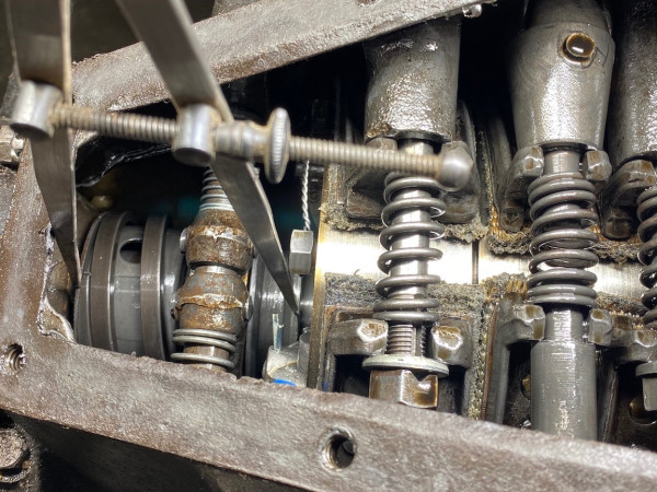 Relaxed spring calipers.jpeg