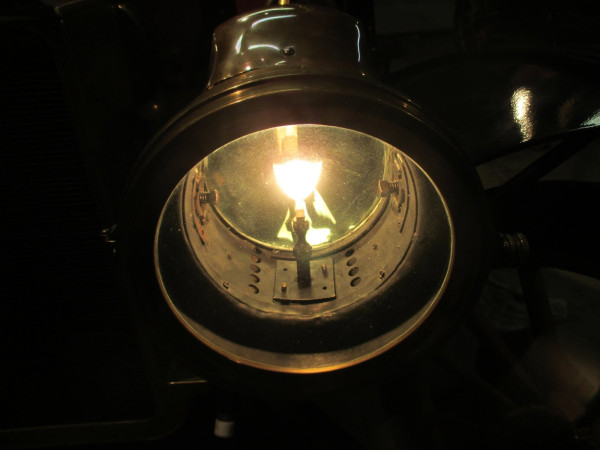 gas lamp burning.jpg