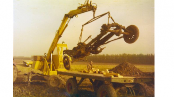 Taking out the car, you can see it is an model tt truck