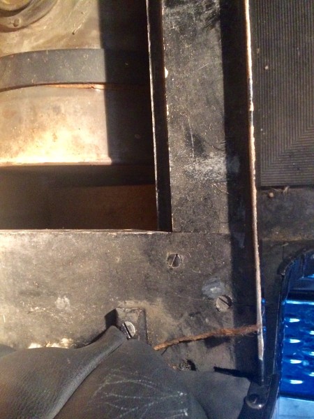 Right front corner. Note bracket and front ‘rabbiting.’