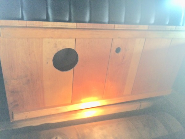 Underside of ‘lid’. Note parallel supports