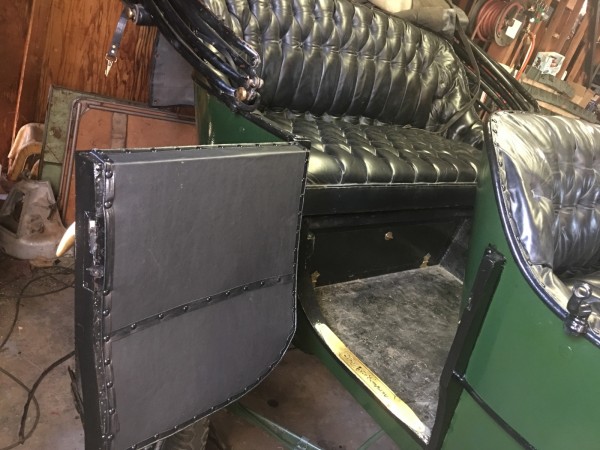 RH door and rear seat