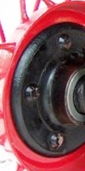 re wheel hub.jpg