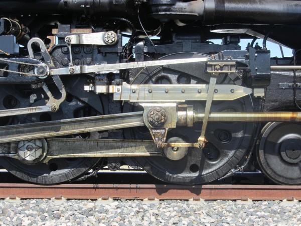 Big boy 4014 side view of linkages (Large).jpg
