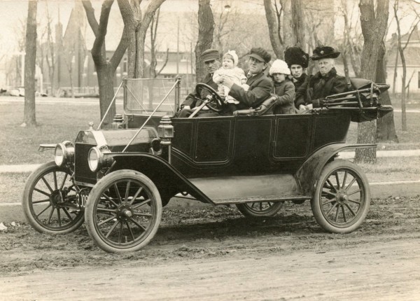1912_Model_T_won_by_Amy_Richards -Kermit Wilke.jpg