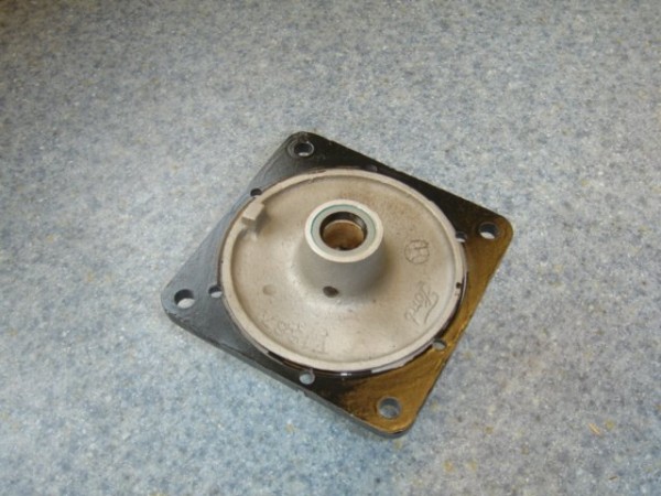 Mounting bracket showing oil seal installed.jpg