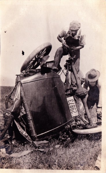Wrecked Model T 2.jpg