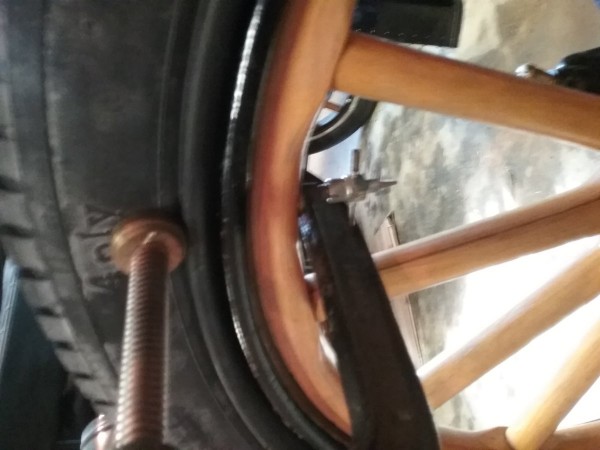 tire clamp.jpg