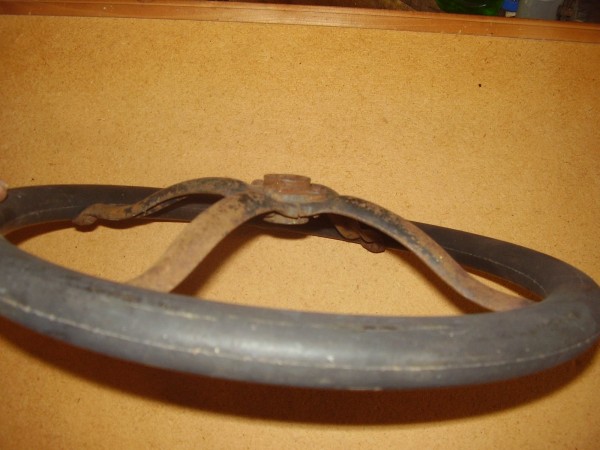 1919 steering wheel 002.JPG
