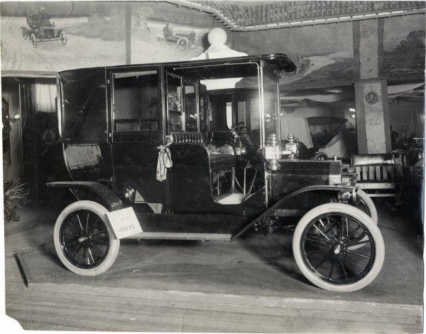 town car at 1908 ny auto expo   1-15-2020.jpg