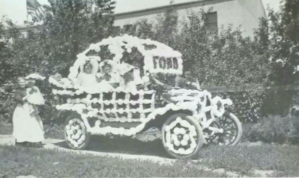 ford parade car.JPG