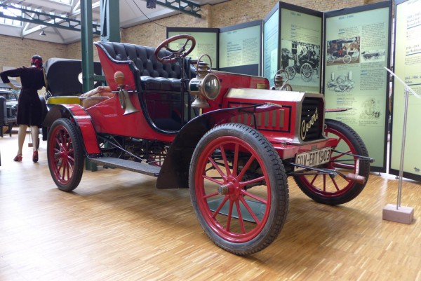 1902_Covert_Runabout_Automuseum_Dr._Carl_Benz,_2014.jpg